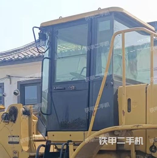 駕駛室工作臺(tái)(整機(jī)外觀及大件) 駕駛室工作臺(tái)(整機(jī)外觀及大件)