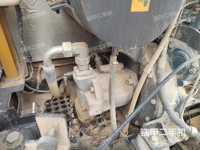 液壓泵艙室正面整體(整機(jī)外觀) 液壓泵艙室正面整體(整機(jī)外觀)