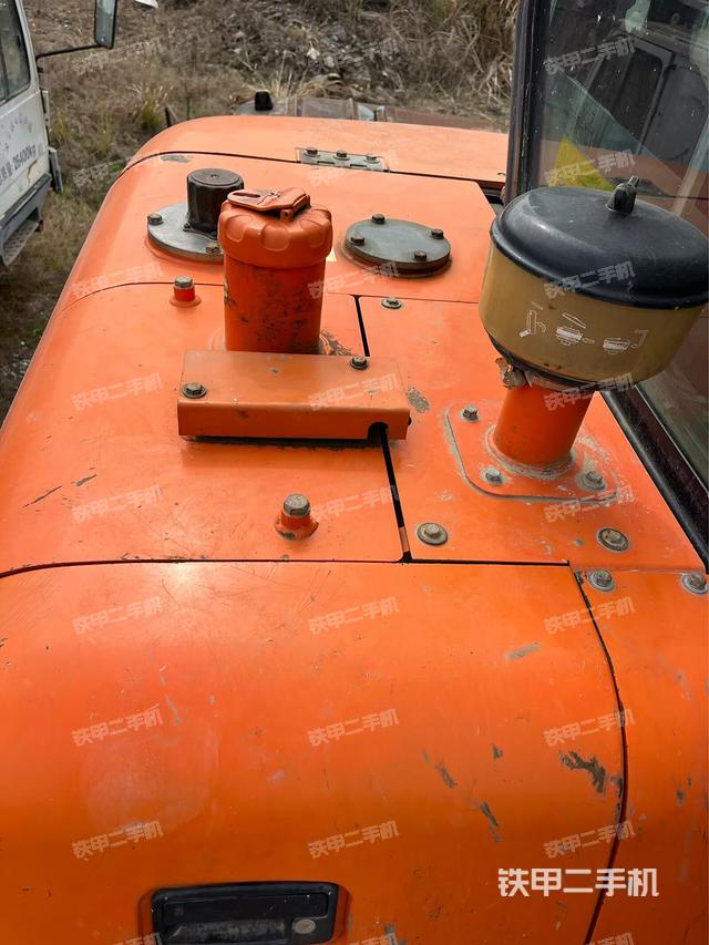 回轉(zhuǎn)馬達(dá)和主控閥(整機(jī)外觀) 回轉(zhuǎn)馬達(dá)和主控閥(整機(jī)外觀)