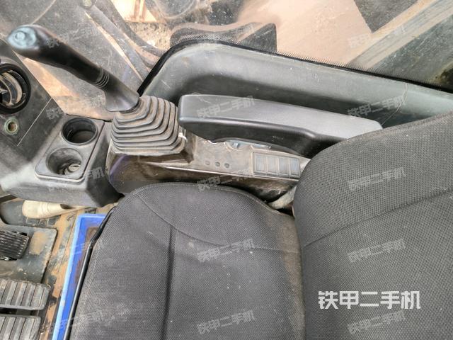 座椅右側(cè)控制臺/鑰匙門/油門/含右手柄（駕駛室部分）