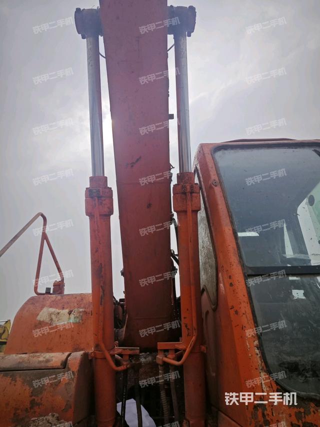 大臂油缸整體?豎拍（工作和回轉(zhuǎn)裝置）