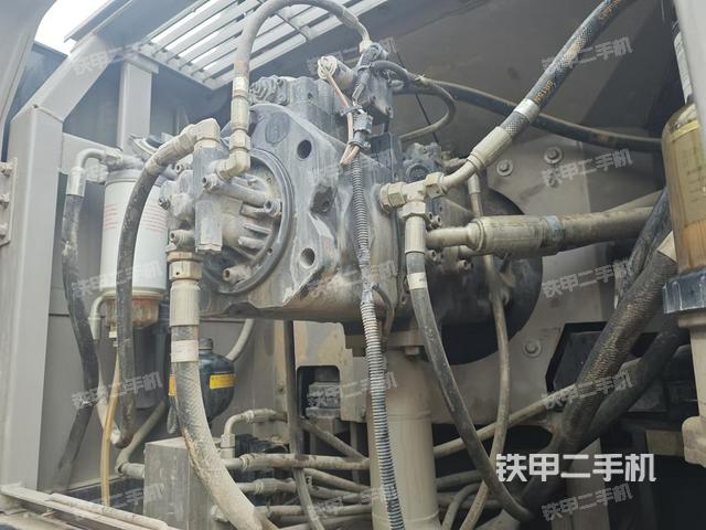 液壓泵艙室正面整體（整機(jī)外觀）