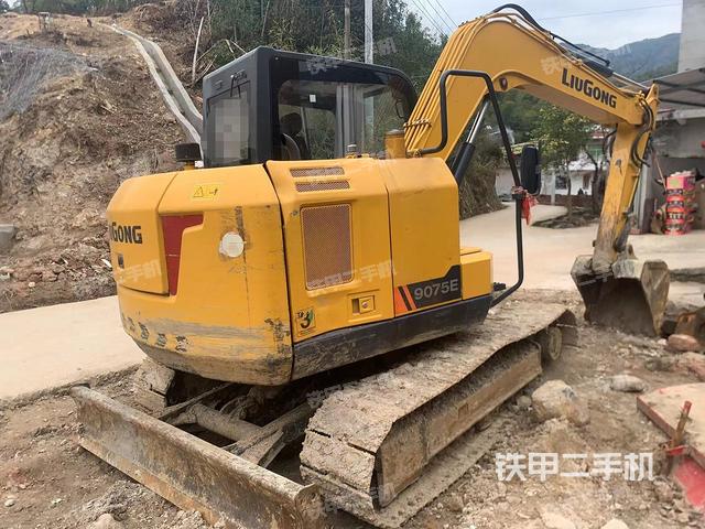 柳工CLG9075E挖掘机的设备实拍-第2张实拍照片