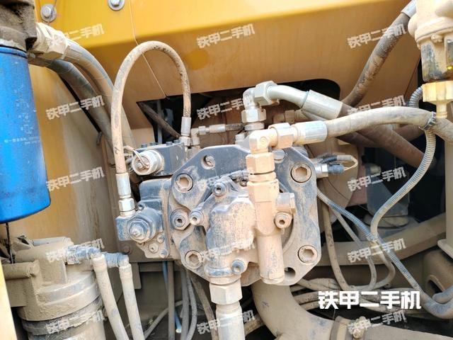 液壓泵艙室正面整體（整機(jī)外觀）