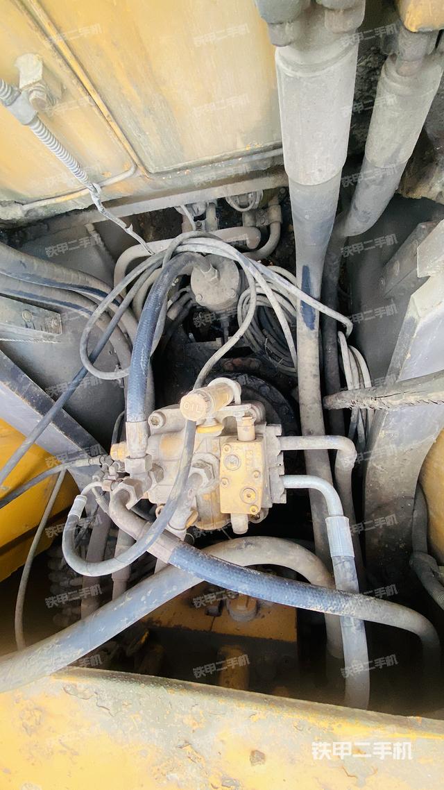 回轉(zhuǎn)馬達和主控閥（整機外觀）