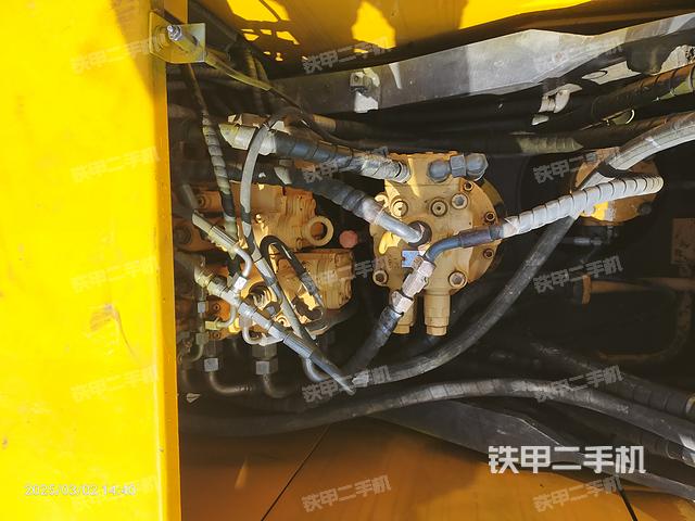 回转马达和主控阀（整机外观）