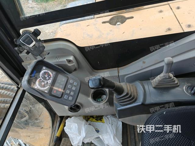 座椅左側(cè)控制臺(tái)/音響/含左手柄(駕駛室部分) 座椅左側(cè)控制臺(tái)/音響/含左手柄(駕駛室部分)