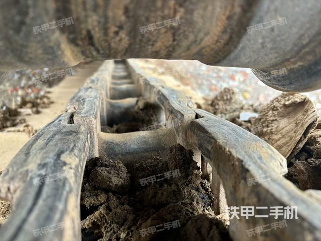 單側履帶整體(整機外觀) 單側履帶整體(整機外觀)