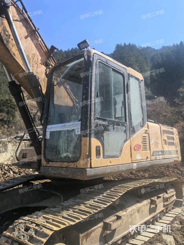 駕駛室左前45度(駕駛室部分) 駕駛室左前45度(駕駛室部分)