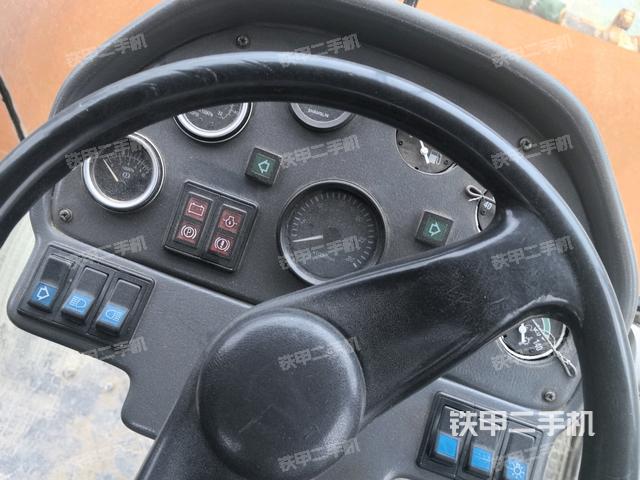 儀表盤全景（壓路機(jī)駕駛室）