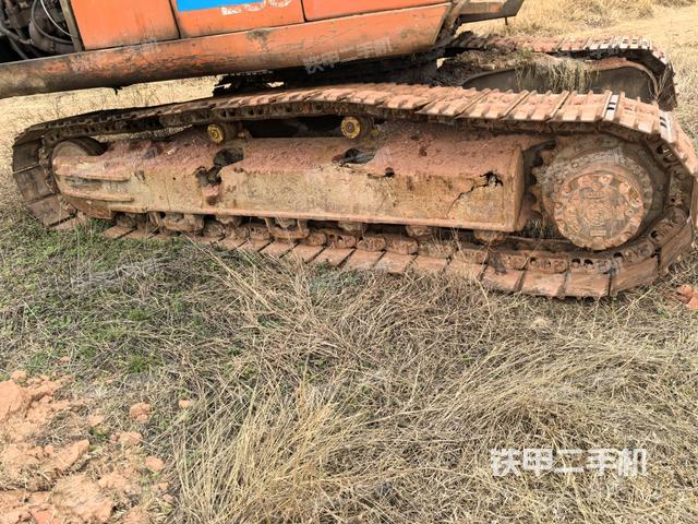 單側(cè)履帶整體(整機(jī)外觀) 單側(cè)履帶整體(整機(jī)外觀)