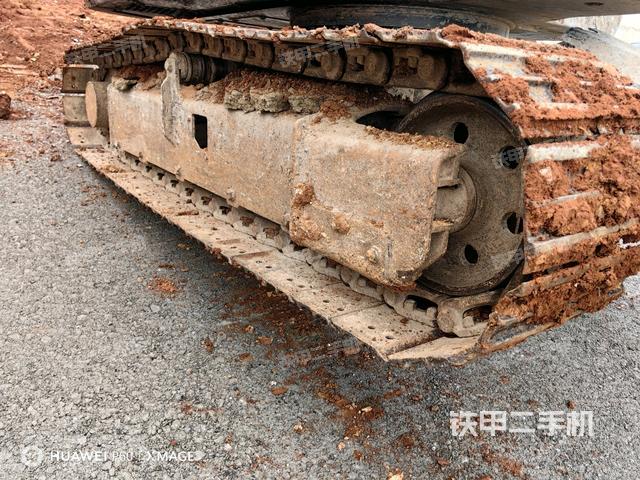 單側(cè)履帶整體(整機(jī)外觀) 單側(cè)履帶整體(整機(jī)外觀)