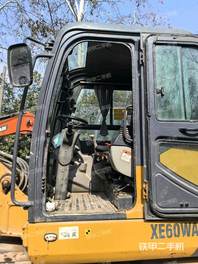 駕駛室整體（整機(jī)外觀）