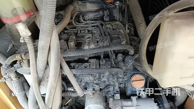 液壓泵艙室正面整體(整機(jī)外觀) 液壓泵艙室正面整體(整機(jī)外觀)