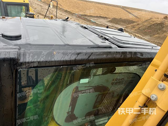 駕駛室頂部(整機(jī)外觀) 駕駛室頂部(整機(jī)外觀)