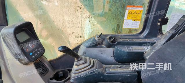 駕駛室整體(整機外觀) 駕駛室整體(整機外觀)