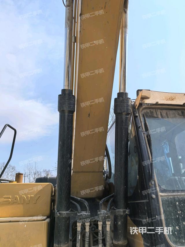 大臂油缸整體?豎拍（工作和回轉(zhuǎn)裝置）