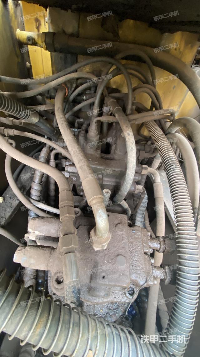 回轉(zhuǎn)馬達和主控閥（整機外觀）