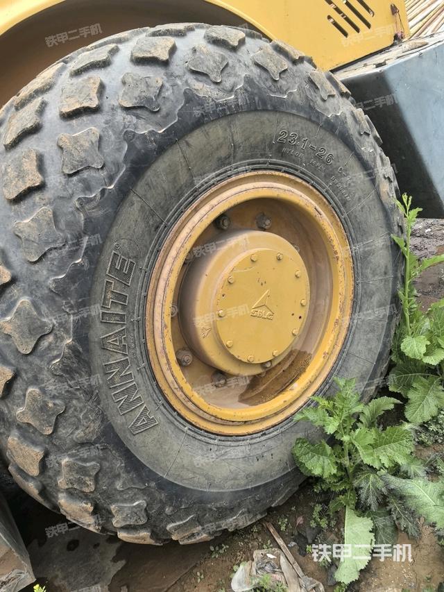 后輪右側(cè)全景（壓路機(jī)前后車架）