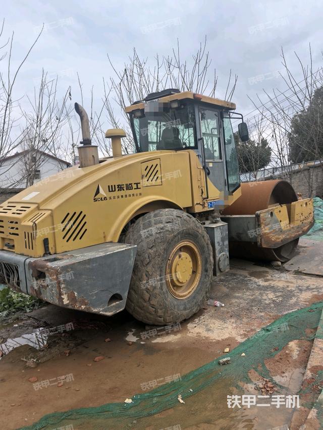 右后45°（壓路機(jī)整機(jī)外觀）