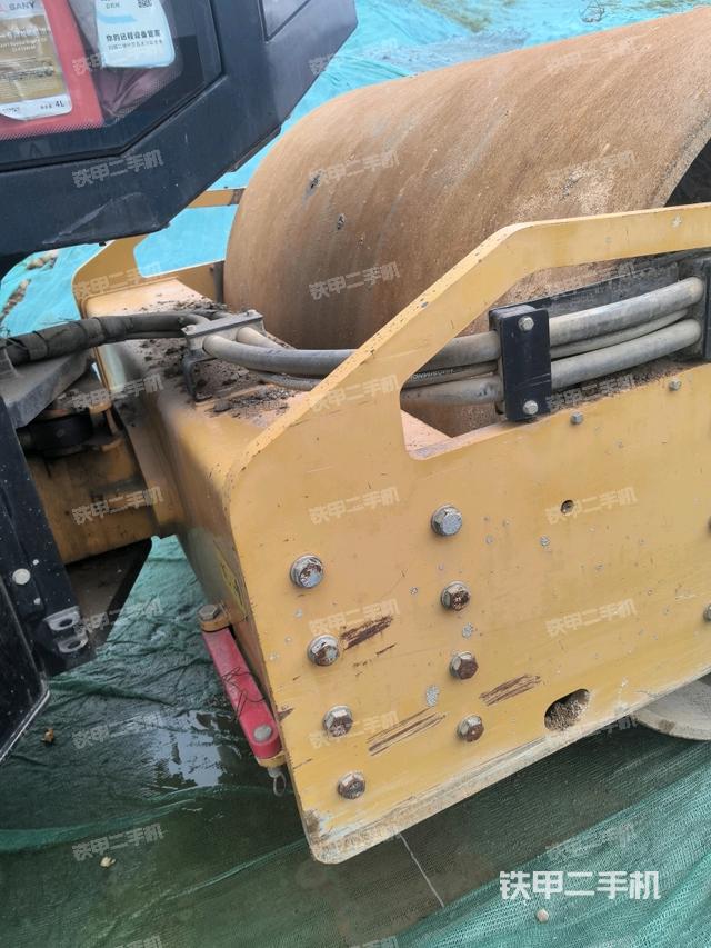 鉸接處油管全景（壓路機前后車架）