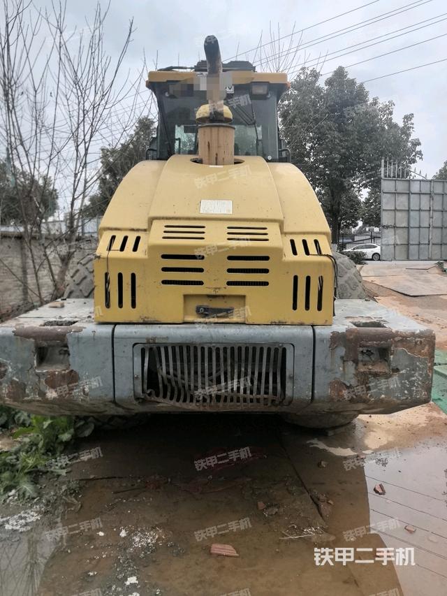 正后側(cè)（壓路機(jī)前后車架）