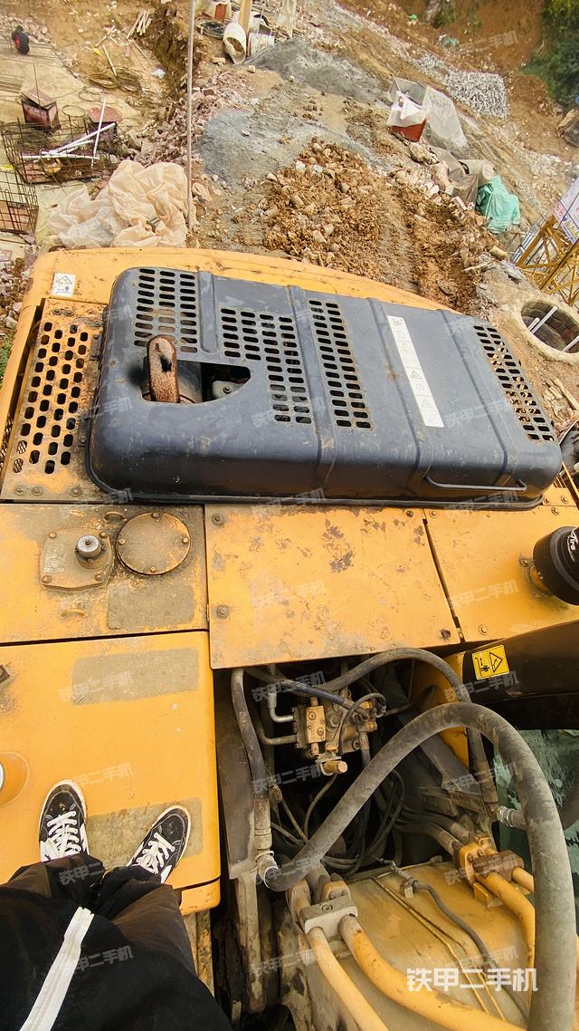 駕駛室頂部（整機外觀）