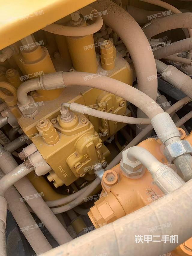 回轉(zhuǎn)馬達和主控閥（整機外觀）