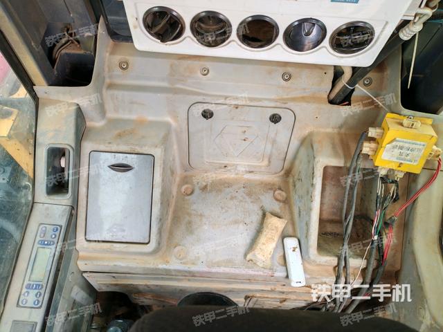 座椅左側控制臺/音響/含左手柄（駕駛室部分）