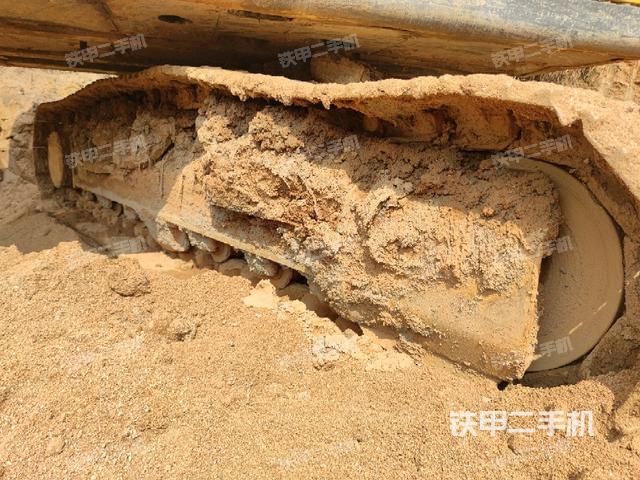 右側(cè)履帶整體(行走機構(gòu)) 右側(cè)履帶整體(行走機構(gòu))