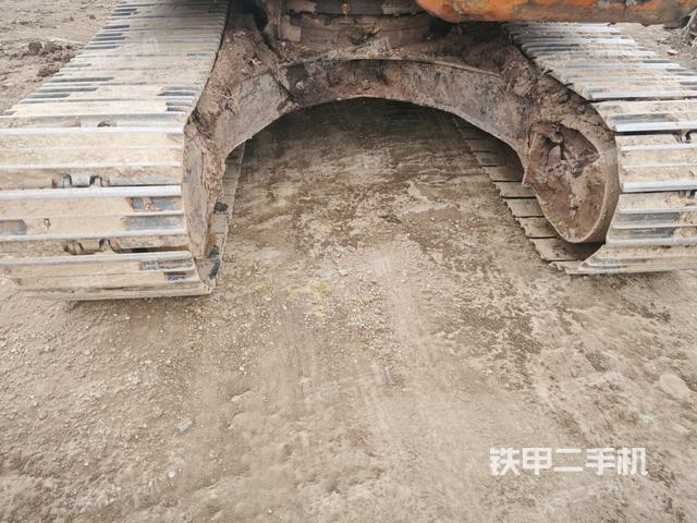 轉(zhuǎn)盤和下車架正前（工作和回轉(zhuǎn)裝置）