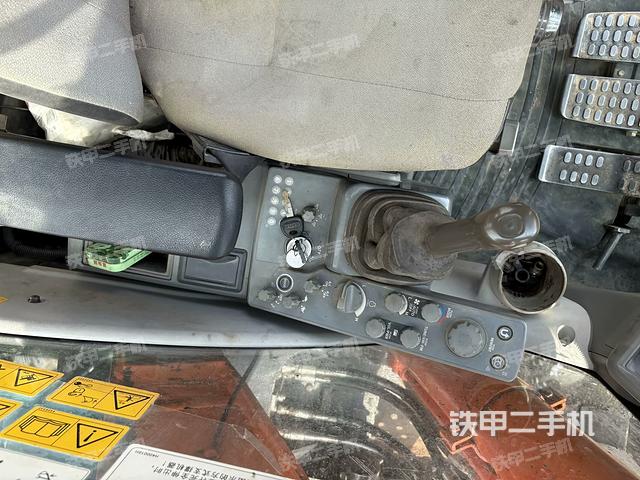 后窗玻璃角標(biāo)(駕駛室部分) 后窗玻璃角標(biāo)(駕駛室部分)