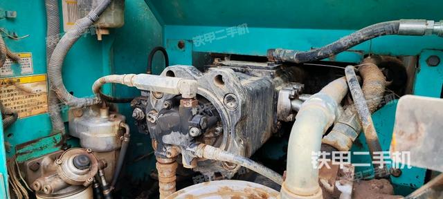 液壓泵艙室正面整體(整機(jī)外觀) 液壓泵艙室正面整體(整機(jī)外觀)