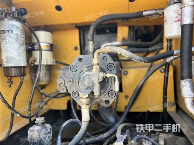 液壓泵艙室正面整體（整機(jī)外觀）