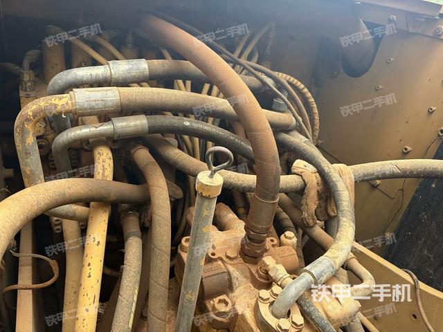 發(fā)動(dòng)機(jī)室（上車(chē)部件）