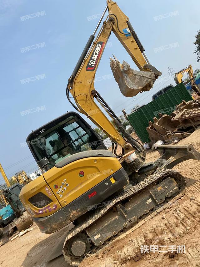 整機(jī)右后45°(整機(jī)外觀) 整機(jī)右后45°(整機(jī)外觀)
