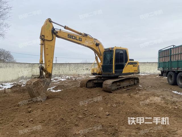 駕駛室整體(整機外觀) 駕駛室整體(整機外觀)