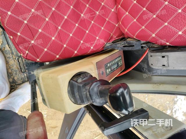 座椅左侧控制台/音响/含左手柄(驾驶室部分) 座椅左侧控制台/音响/含左手柄(驾驶室部分)