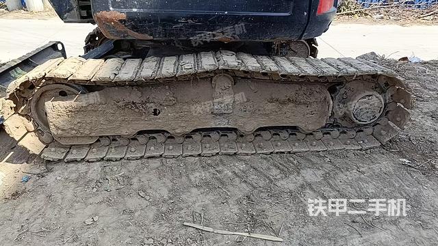 單側(cè)履帶整體(整機(jī)外觀) 單側(cè)履帶整體(整機(jī)外觀)