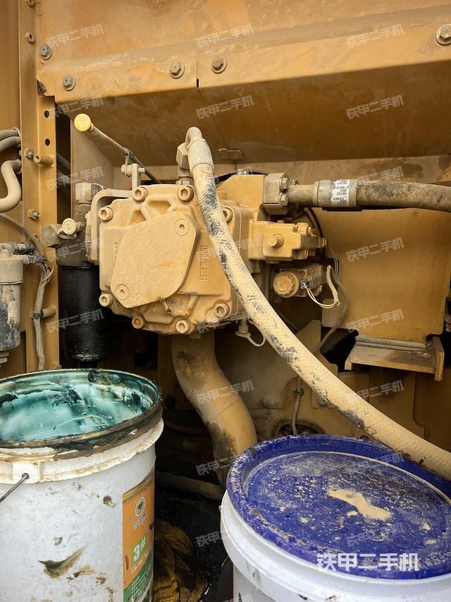 液壓泵艙室正面整體(整機(jī)外觀) 液壓泵艙室正面整體(整機(jī)外觀)