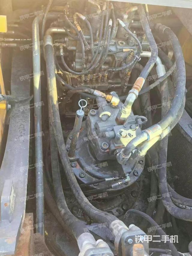 回转马达和主控阀（整机外观）