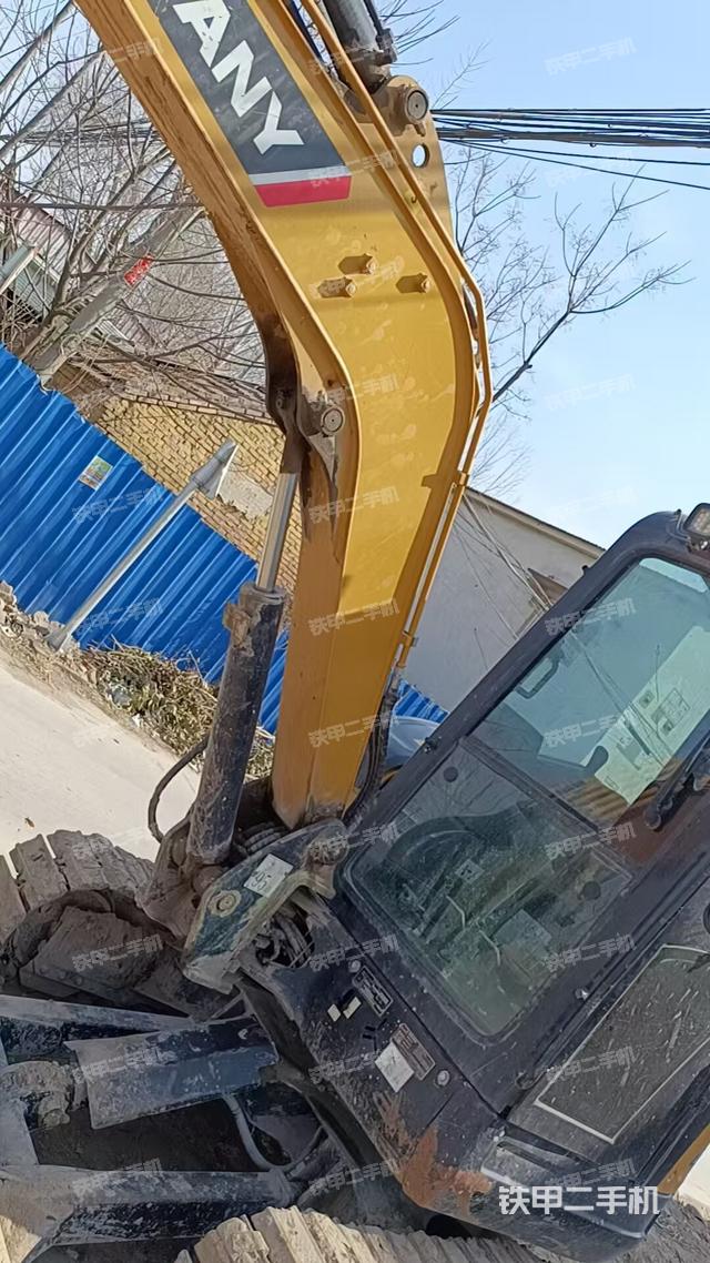 駕駛室整體(整機(jī)外觀) 駕駛室整體(整機(jī)外觀)