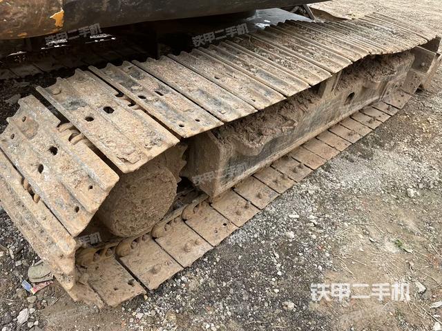 單側(cè)履帶整體(整機(jī)外觀) 單側(cè)履帶整體(整機(jī)外觀)