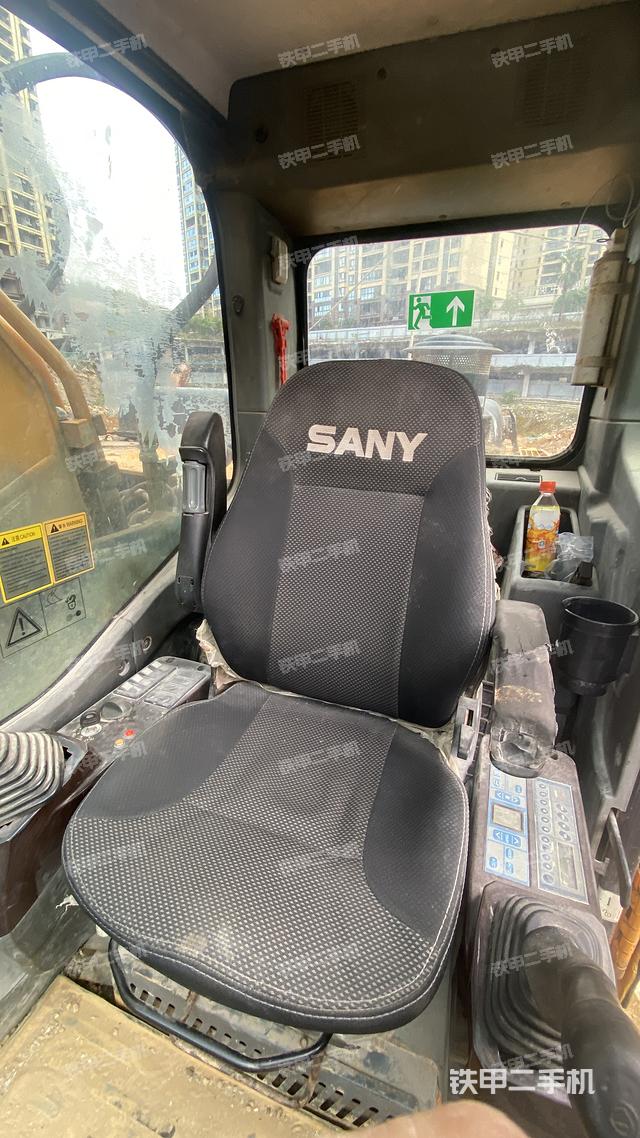 駕駛室整體（整機外觀）