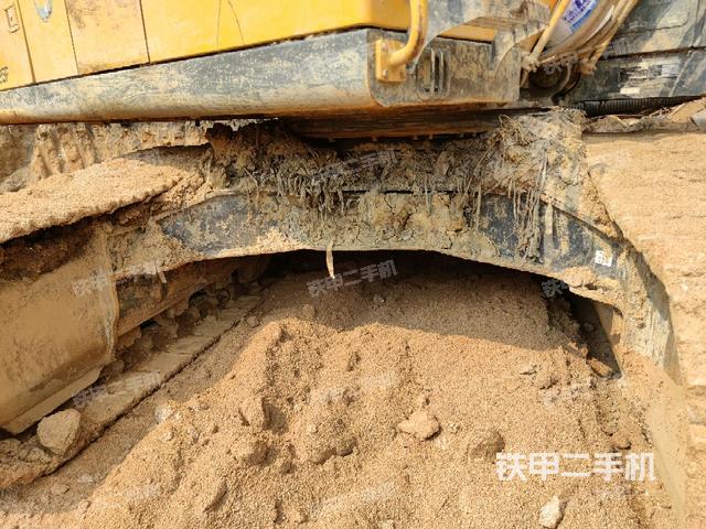 轉(zhuǎn)盤和下車架正前(工作和回轉(zhuǎn)裝置) 轉(zhuǎn)盤和下車架正前(工作和回轉(zhuǎn)裝置)