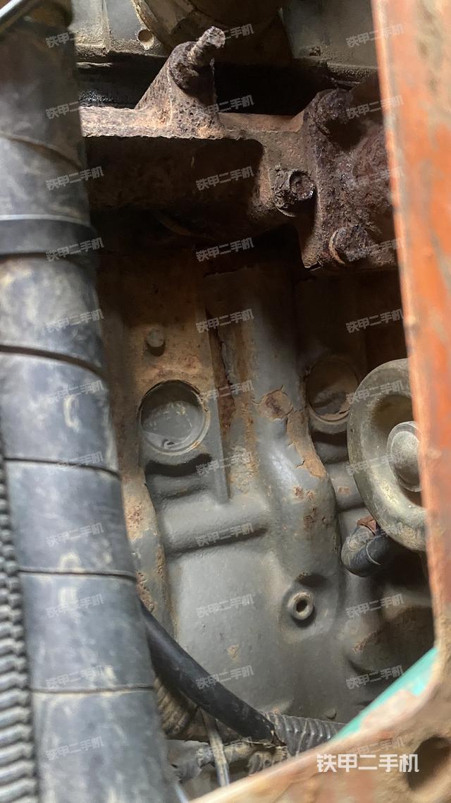 回轉(zhuǎn)馬達(dá)和主控閥（整機(jī)外觀）