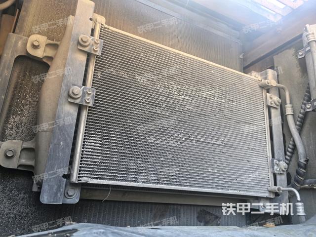 散熱器正面(大件艙室) 散熱器正面(大件艙室)