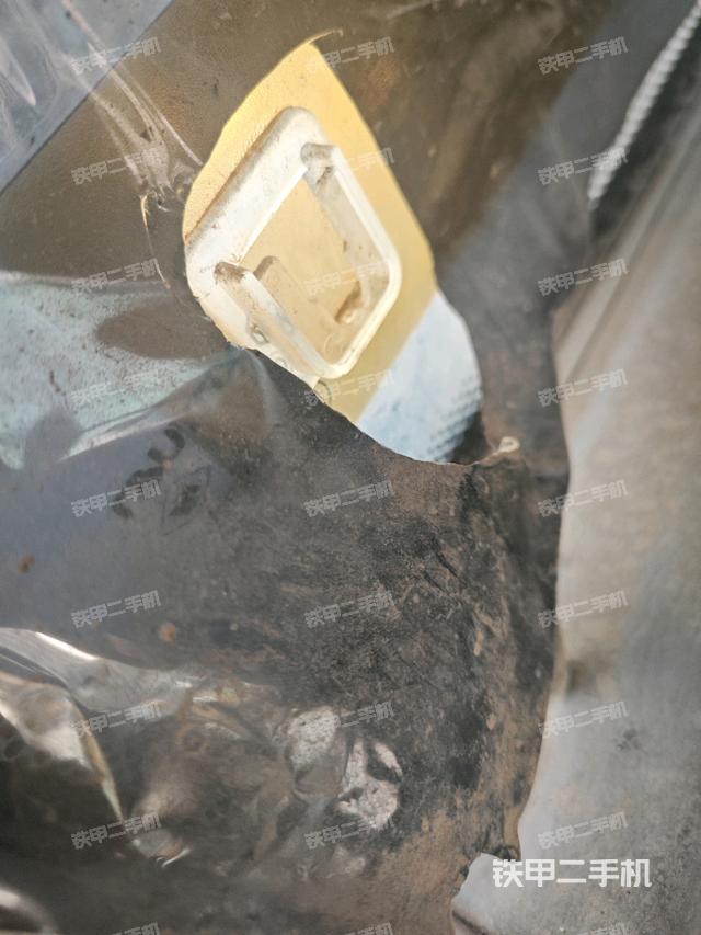 后窗玻璃角標（駕駛室部分）