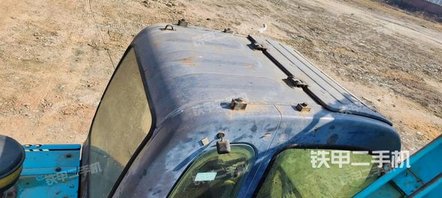 駕駛室頂部(整機外觀) 駕駛室頂部(整機外觀)