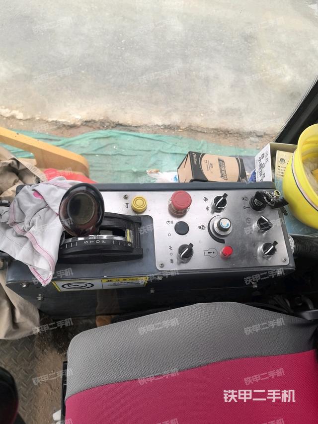 操作把手（壓路機駕駛室）